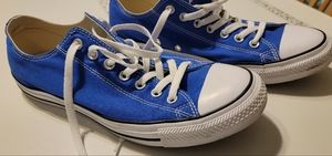 Converse size10 EXCELLENT CONDITIONlow tops ( D) just washed hardly worn